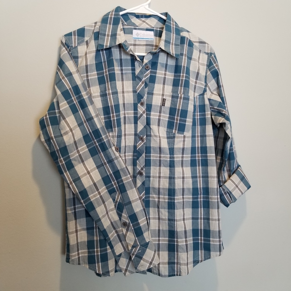 3/$20 Columbia plaid button up slightly fitted top